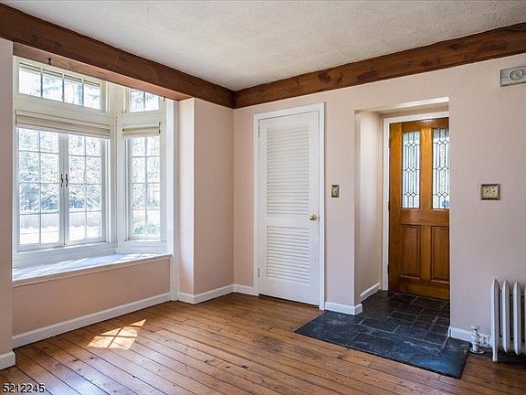 2nd image of 335 Roseland Ave