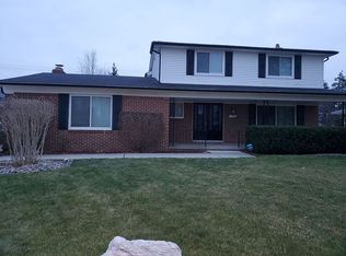 11264 Pemberton Dr, Sterling Heights, MI 48312