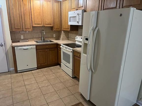 2nd image of 14 Ross St #2