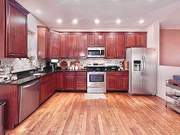 4th image of 10 Milton Ridge Rd #10