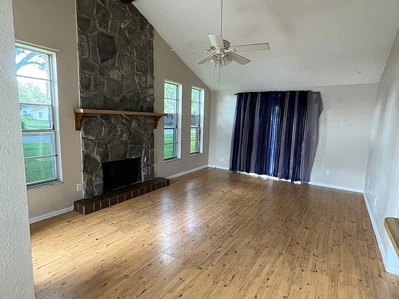 4th image of 1520 SW Foxridge Run