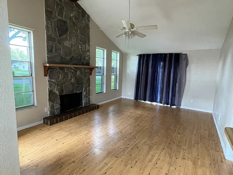 1520 SW Foxridge Run — Photo 4