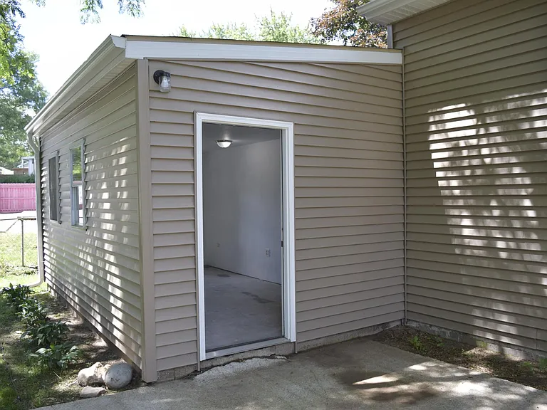 7631 Walcott St — Photo 20