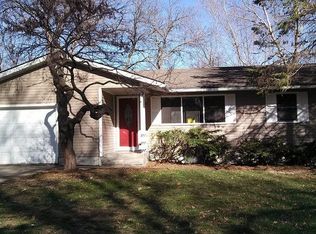 1942 Skyline Dr, Lincoln, NE 68506