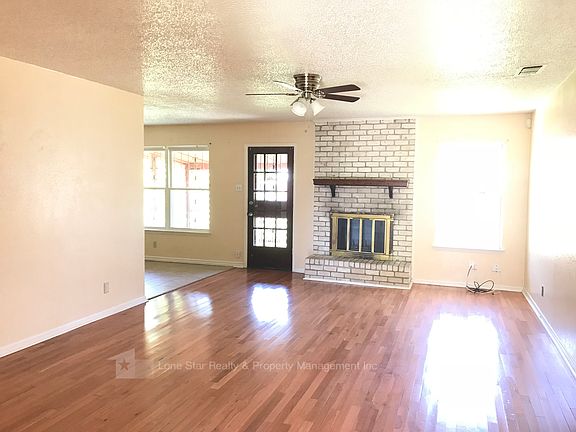 3rd image of 1401 Farhills Dr