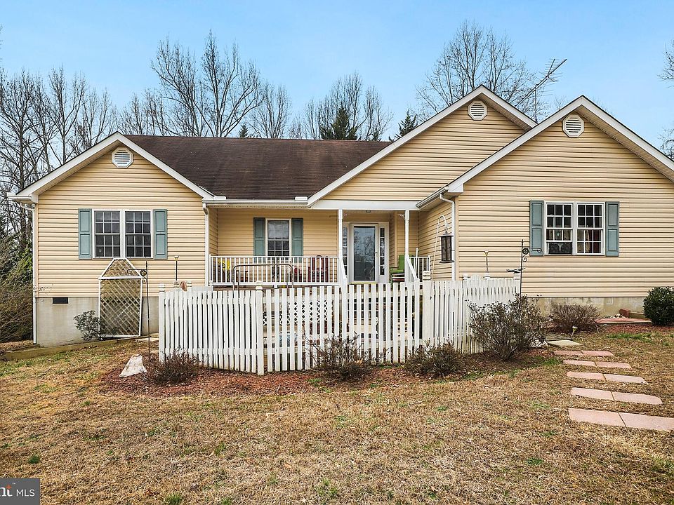 1st image of 15 Michaelbrooke Ln