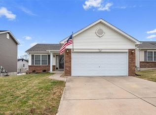 160 Homefield Gardens Dr, O'Fallon, MO 63366