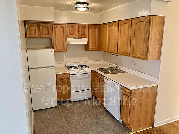 5th image of 570 N 23rd St APT 14A