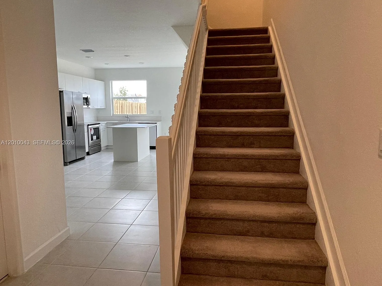 3 bed, 3.0 bath, 1328 sqft, $3,200 — Photo 3