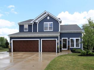 1813 Edgewater Dr, West Bend, WI 53095