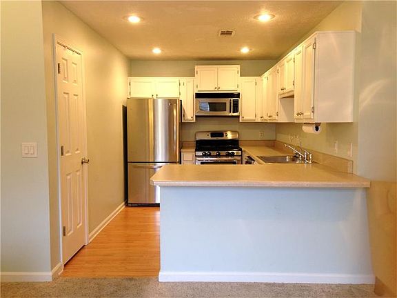 5th image of 1840 Commonwealth Dr