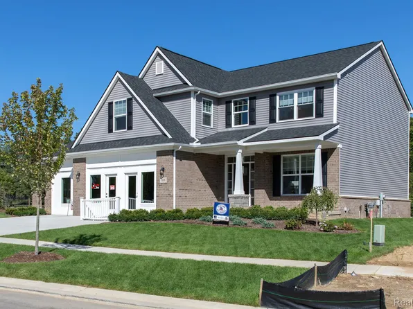 900 Preserve Ln, White Lake, MI 48386