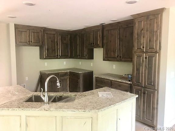 4th image of 132 Maplewood Ct #19