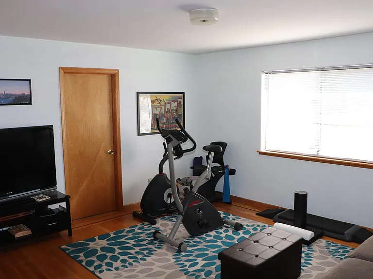 445 Mountain Blvd — Photo 8