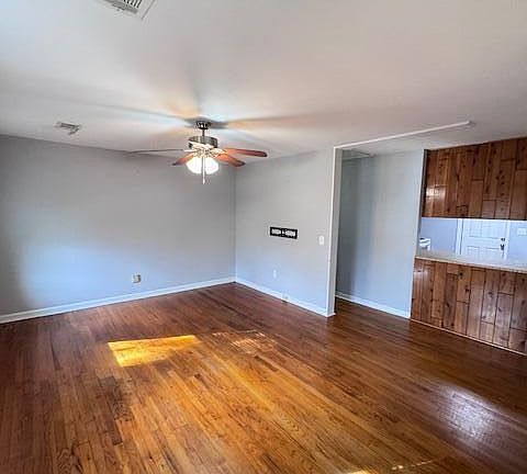 4th image of 120 Crystal Lake Dr