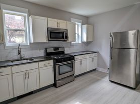 93 Robbins St, Waterbury, CT