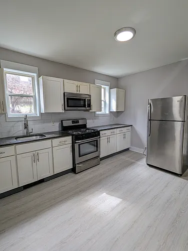 93 Robbins St Photo 1