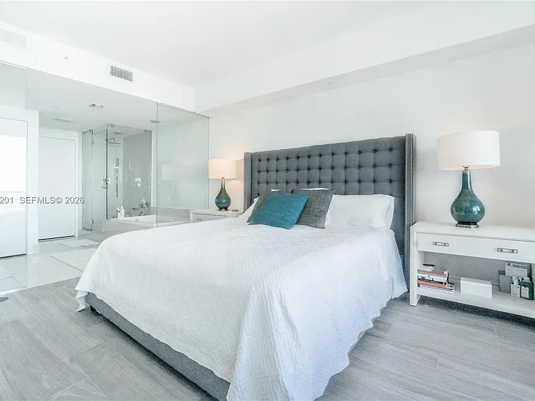 650 NE 32nd St #3505 — Photo 7