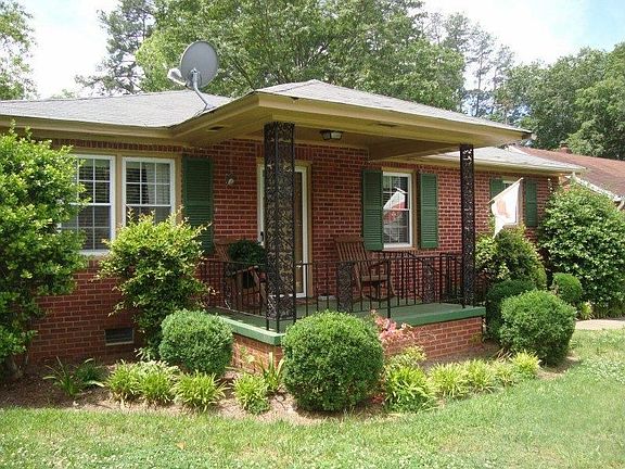All Brick, remodeled, hardwood, new roof - nice home!