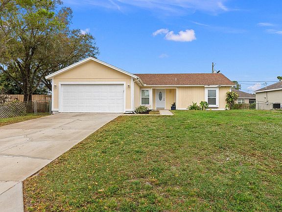 3rd image of 302 SW Kestor Drive