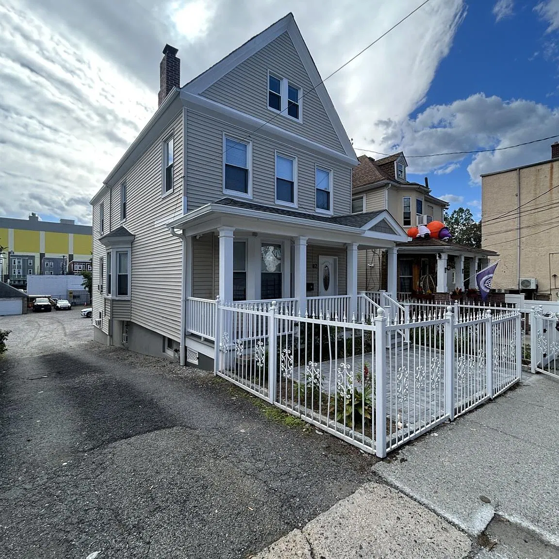 2 bed, 1200 sqft, $3,200 — Photo 2