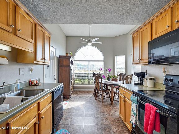 3rd image of 12010 Harmony Cir