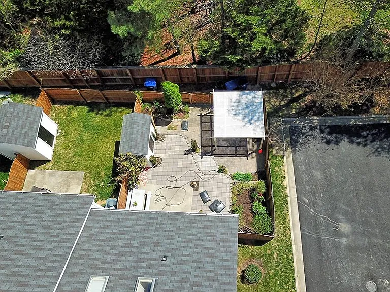 1317 New Haven Ct — Photo 24