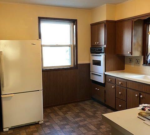 4th image of 188 Perry Ave