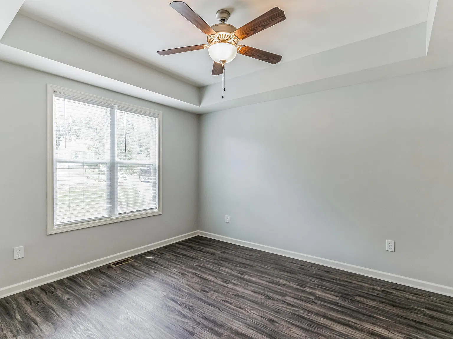 3 bed, 2.5 bath, 1288 sqft, $1,800 — Photo 3