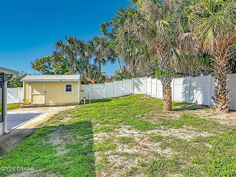 1621 N Oleander Ave — Photo 47
