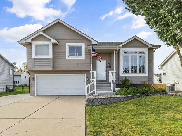 120 Kaylin Dr, Waukee, IA 50263