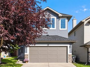 38 S Somerside Cres SW, Calgary, AB T2Y 4G8