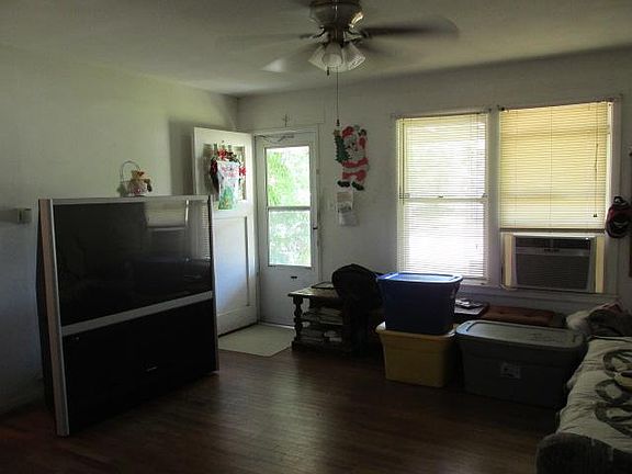 2nd image of 1410 N Avenue D