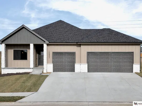 15704 Laurel Ave, Omaha, NE 68116