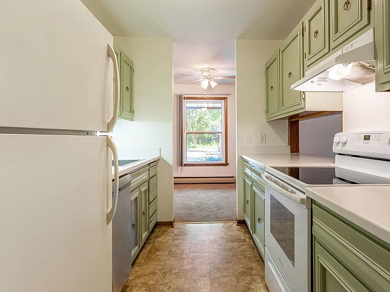 5101 Mineral Point Rd #8 — Photo 3