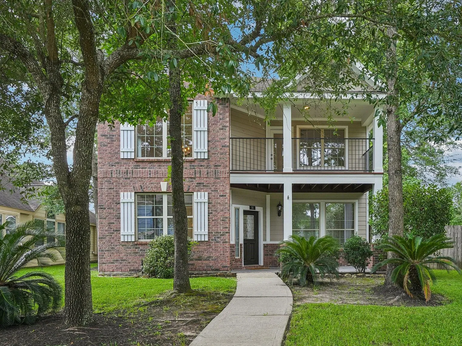 4 bed, 2.5 bath, 2490 sqft, $3,200 — Photo 3