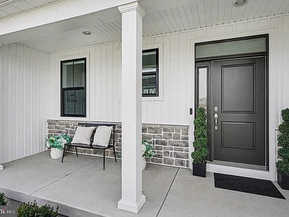 4th image of 236 Indian Creek Rd