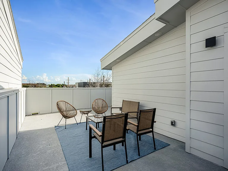 1004 Travis Ave #112 — Photo 23