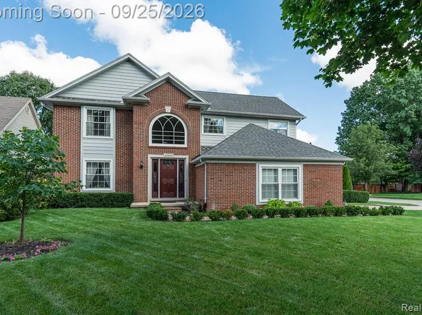 13853 Wellington Dr, Sterling Heights, MI 48313