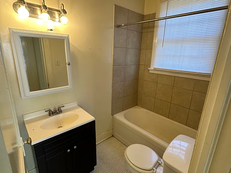 955 Carlisle St #2 — Photo 2