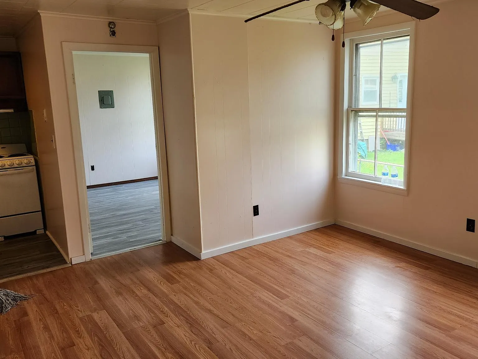 1 bed, 390 sqft, $1,095 — Photo 1