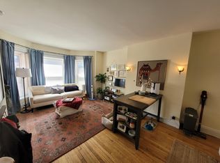 224 Newbury St #3F, Boston, MA 02116