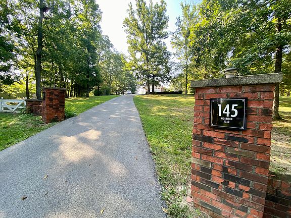 Distinctive entryway