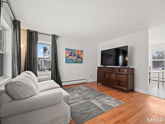 3rd image of 95 Hampton Street