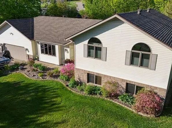 446 SW 14th St, Grand Rapids, MN 55744