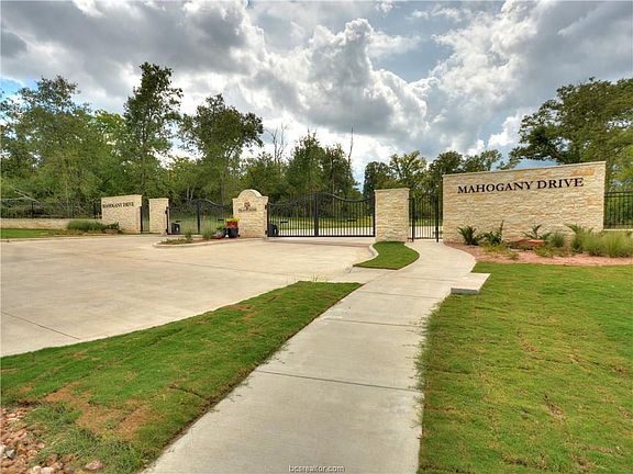 2nd image of 3432 Mahogany Dr