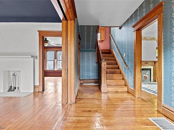 4th image of 611 6th St