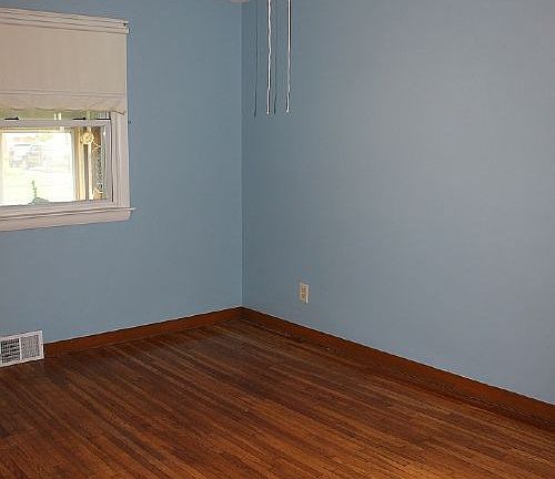 5th image of 48 Della Dr