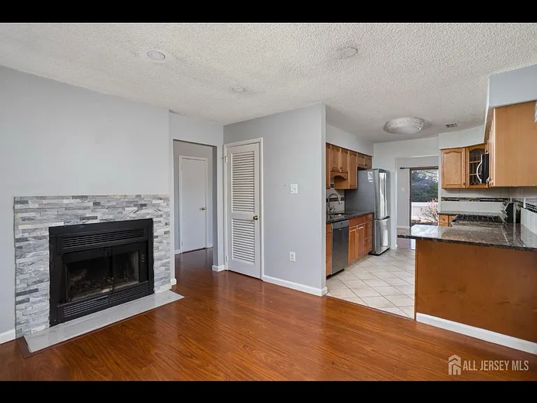 16 Hampshire Dr — Photo 8