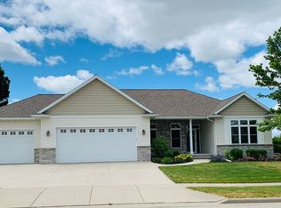 540 Berghuis Dr, Combined Locks, WI 54113